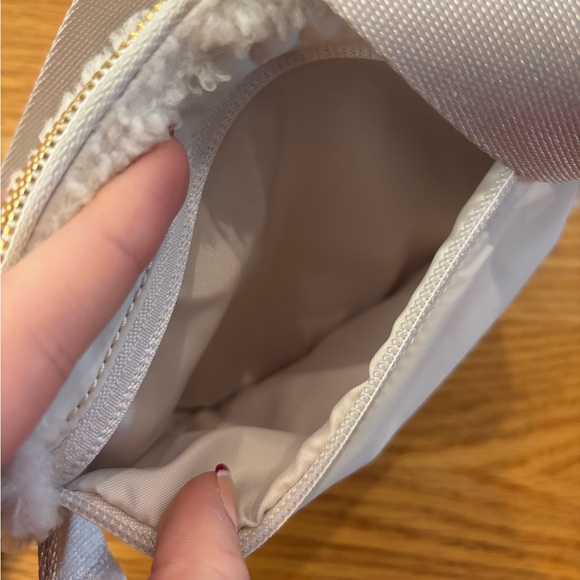 Lululemon Everywhere Belt Bag - Picture 4 of 7